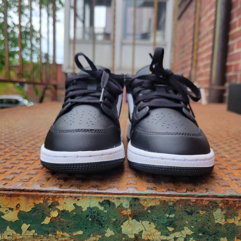 Jordan 1 Low Retro "Hologram" - Picture 4 of 14